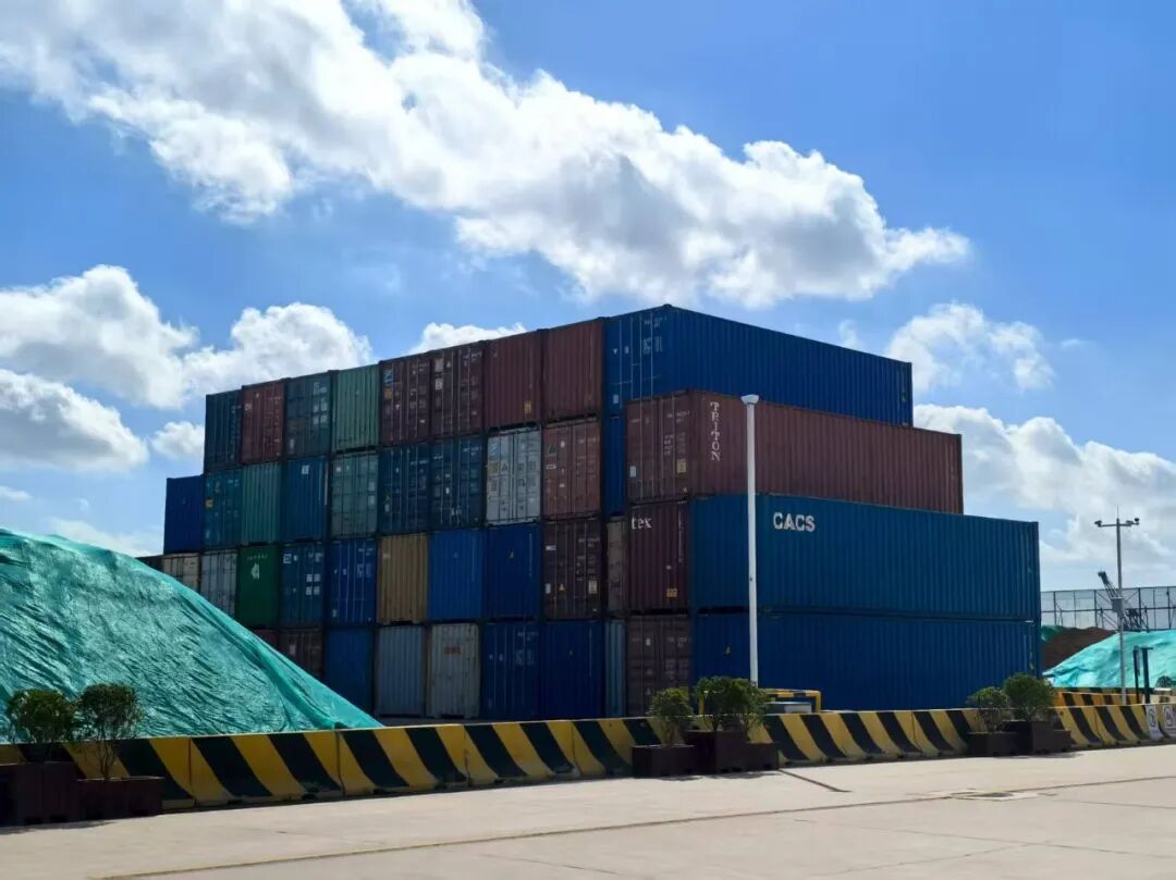 百日攻坚丨3962TEU！盐城中欧（亚）接续班列提前完成年度发运目标，国内货物运输代理再创佳绩